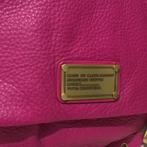 MARC BY MARC JACOBS Large Hot Pink Leather Shoulder Bag / Crossbody Bag Purse - Picture 4 of 17